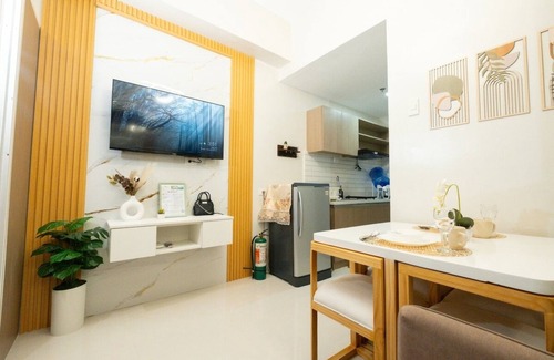 Basak Condominio | Modern Retreat with Private Balcony