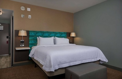 Sherwood - Tualatin North Hotel | Modern Room with Indoor Pool, Free Breakfast and Gym | Explore Wine Trails