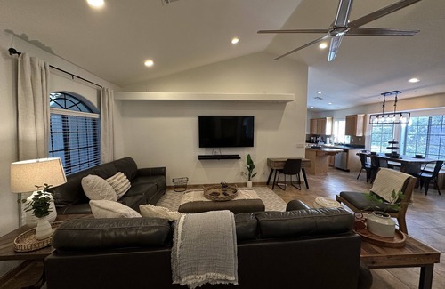 San Tan Valley Casa | Modern-Rustic Mountain Home