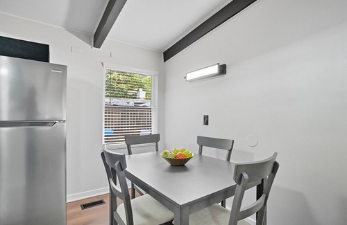 Columbus Casa | Modern Rustic Retreat | 5 Min to Airport