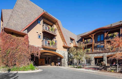 Whitefish Apartamento | Modern-Rustic Retreat + Full Kitchen, Soaking Tub, Office, Media Room & Deck