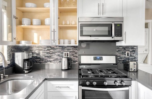 Central San Mateo Apartamento | Modern San Mateo 1BR w/ Pool & W/D, easy access to 101, by Blueground