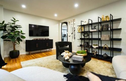 Washington Park Casa | Modern Single Family Home minutes from Fort hill