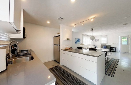 Newport East Cabaña | 🌊 Modern & Sleek Beach Cottage – Stylish getaway just minutes from Newport’s best beaches! ☀️🏡