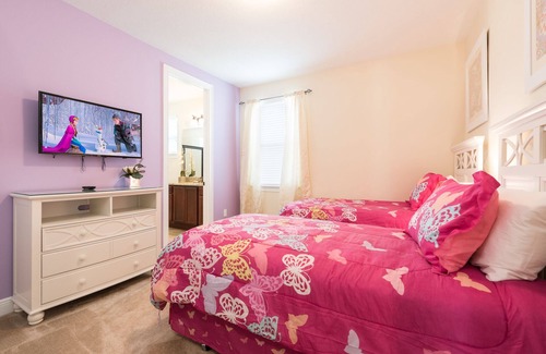 West Kissimmee Complejo | Modern|Spacious|10br|Sleeps 20|10mintoDisney|PrivatePool|Villa