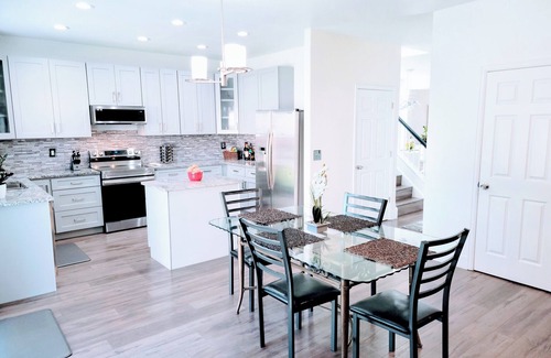 Green Valley Ranch Casa | Modern Spacious-5BR- 3.5Bath-DIA-Gaylord-GVR Golf-CU Medical