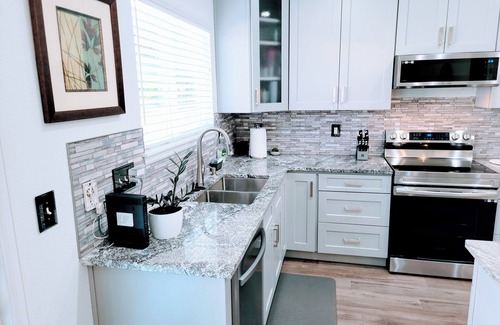 Green Valley Ranch Casa | Modern Spacious-5BR- 3.5Bath-DIA-Gaylord-GVR Golf-CU Medical