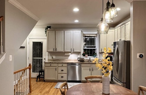 Graduate Hospital Casa | Modern spacious home - 10min walk Rittenhouse amazing views w/roof deck sleeps 6