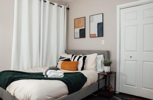 Grand Boulevard Apartamento | Modern & Spacious Stay by Northwestern Hospital Bronzeville