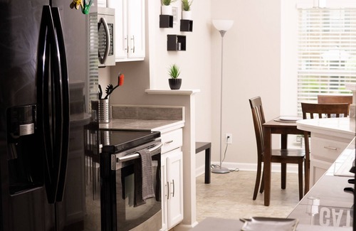 Prosperity Church Road Casa | Modern & Spacious Townhome in University Area
