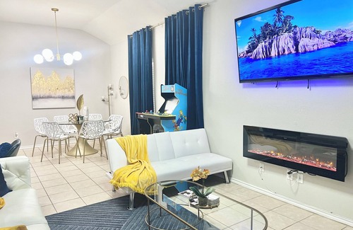 South Arlington Casa | Modern stay near AT&T stadium & all entertainments.