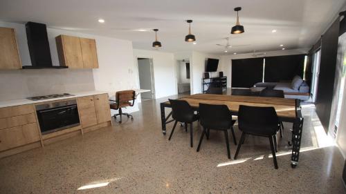 Horseshoe Bay Casa | Modern Stay On The Bay