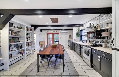 Drums Cabina | Modern Storybook Cottage near Poconos, 1.5 Acre Beautiful Mountainside Property!
