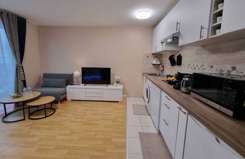 Gennevilliers Apartamento | Modern Studio with Balcony, Ideal for Pros and Tourists, Near Paris (32m²)