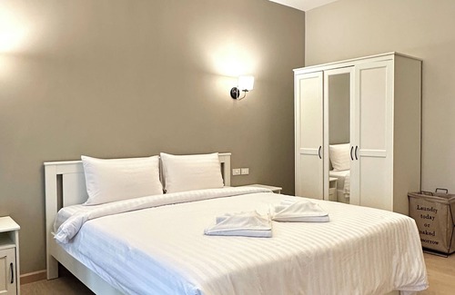 South Pattaya Hotel | Modern Studio 50m from Jomtien Beach, Free WiFi & Balcony