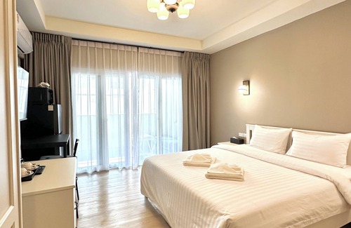 South Pattaya Hotel | Modern Studio 50m from Jomtien Beach, Free WiFi & Balcony