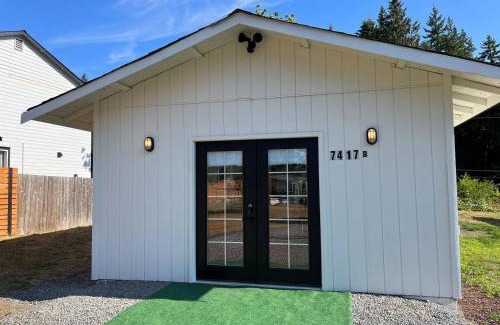 Marysville Complejo | Modern Studio in MarysVille A Forest Haven