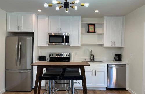 Marysville Complejo | Modern Studio in MarysVille A Forest Haven