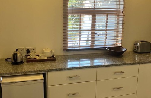 Harare Apartamento | Modern studio set in an expansive garden - 2253