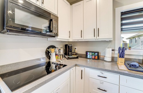 Ferndale Apartamento | Modern Studio Suite in Sandy Point on Lummi Bay!