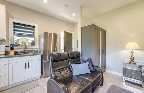 Ferndale Apartamento | Modern Studio Suite in Sandy Point on Lummi Bay!