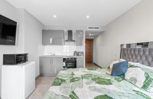Valentines Apartamento | Modern Studio with Balcony Godino Hotel Ilford