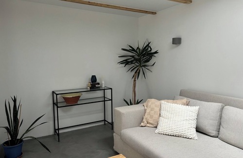 Unterrath Apartamento | Modern studio with en-suite bathroom & top connections