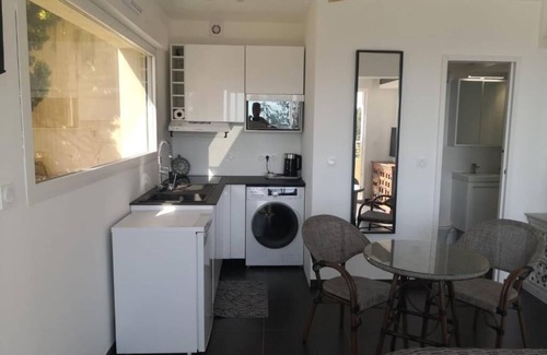 Furiani Apartamento | Modern studio with magnificent sea view in a quiet, leafy setting