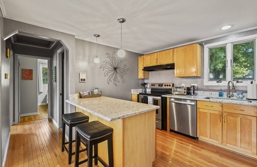 Clifton Park Casa | Modern & Stylish: Private Home w/ Firepit~Sunroom!