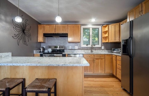 Clifton Park Casa | Modern & Stylish: Private Home w/ Firepit~Sunroom!