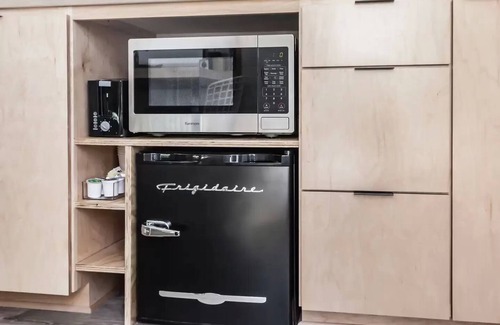 Edgewood Casa | Modern Tiny House Retreat