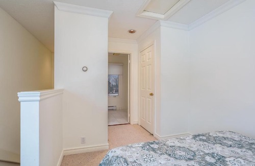 The Blue Mountains Apartamento | Modern Town Home Steps from the Village