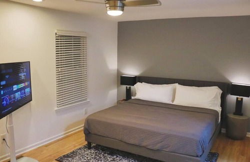 Smyrna Casa | Modern Townhome Close To The Battery With Yard