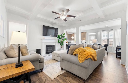 Auburn Casa | Modern Townhome in Auburn