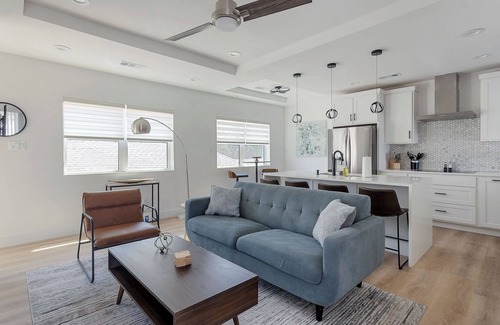 Oak Cliff Casa | Modern Townhome | Rooftop + Backyard & Garage #2