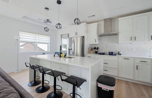 Oak Cliff Casa | Modern Townhome | Rooftop + Backyard Garage