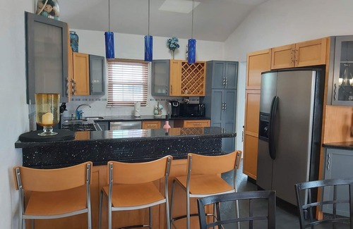 Warwick Casa | Casa moderna situada cerca de la ciudad, transporte público, restaurantes y playas