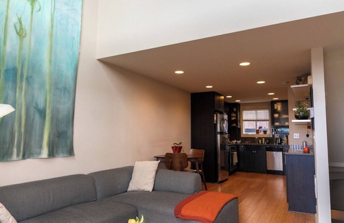 North Beacon Hill Casa | Modern townhouse- with a view! Close to downtown