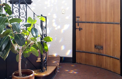 Irvington Apartamento | Casa del árbol moderna en la histórica casa de la torre española