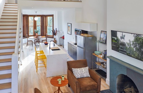 Logan Circle Apartamento | Modern Treetop Oasis in Historic Home on Logan Circle.