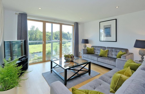 Dyce Apartamento | Modern two bedroom Aberdeen apartment with river views