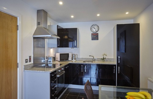 Peninsula Condominio | Moderno apartamento de dos habitaciones cerca de O2 y Excel Ref: 077