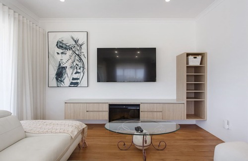 North Coogee Casa | Modern ultra -stylish home just a stroll to the beach