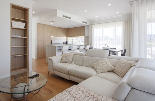 North Coogee Casa | Modern ultra -stylish home just a stroll to the beach