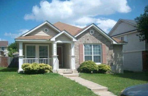 West San Antonio Casa | Modern Updates - Great Location - King Bed- BMT