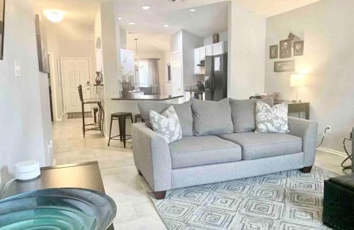 West San Antonio Casa | Modern Updates - Great Location - King Bed- BMT