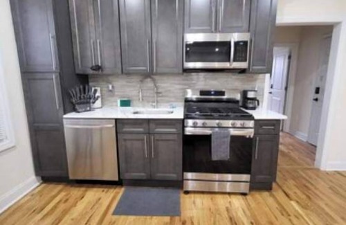 Newark Apartamento | Modern Urban Oasis 10 min to EWR airport. 25 min to NYC 15 min to NJPAC