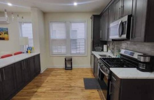 Newark Apartamento | Modern Urban Oasis 10 min to EWR airport. 25 min to NYC 15 min to NJPAC