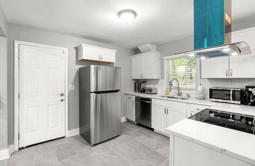 Candler-McAfee Casa | Modern Urban Retreat in Decatur By Deity Villas