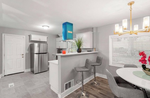 Candler-McAfee Casa | Modern Urban Retreat in Decatur By Deity Villas